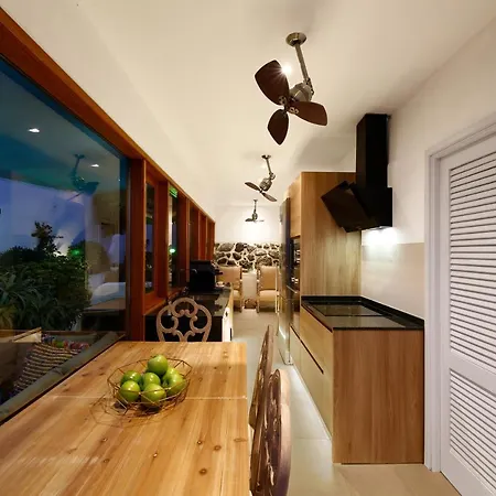 Villa Infinity: Panoramic Sea Views & Private Heated Pool *