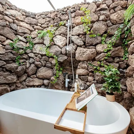 Villa Infinity: Panoramic Sea Views & Private Heated Pool *