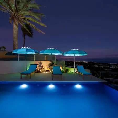 Infinity: Panoramic Sea Views & Private Heated Pool *