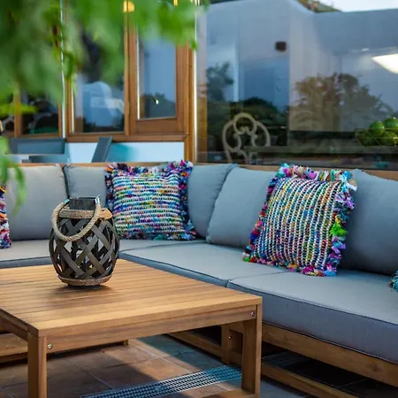 Infinity: Panoramic Sea Views & Private Heated Pool *