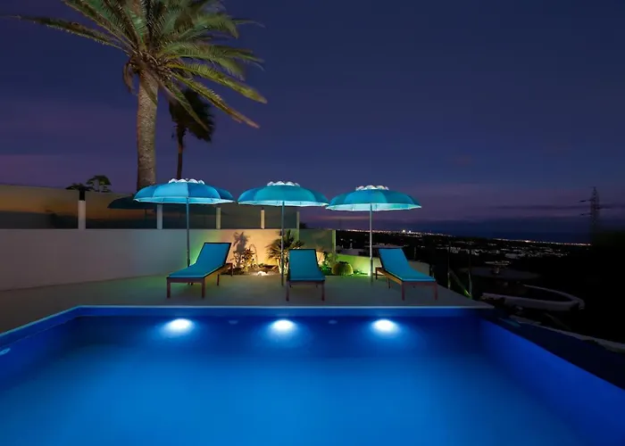 Infinity: Panoramic Sea Views & Private Heated Pool *