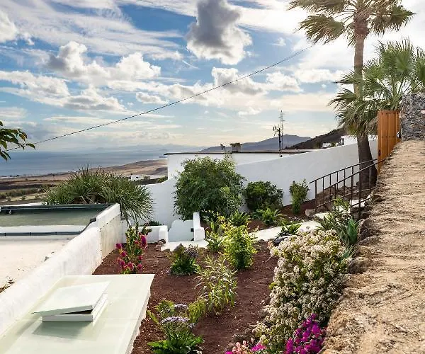 Infinity: Panoramic Sea Views & Private Heated Pool *