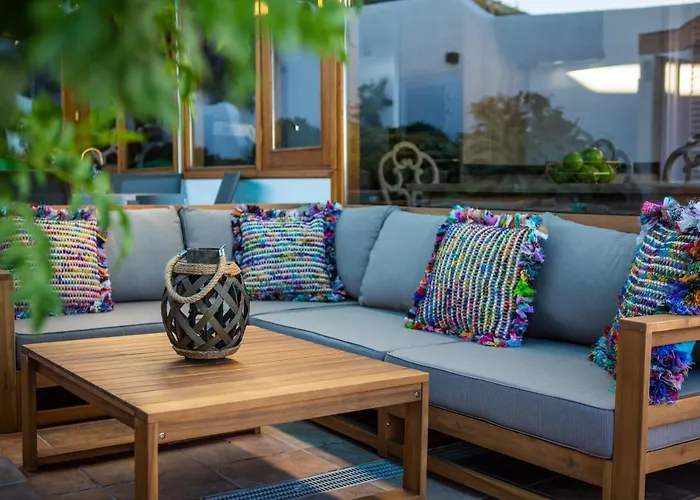 Infinity: Panoramic Sea Views & Private Heated Pool *