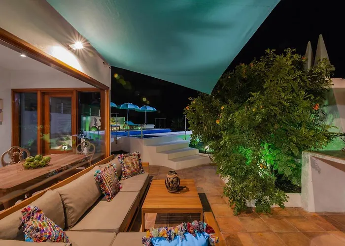 Villa Infinity: Panoramic Sea Views & Private Heated Pool Tias