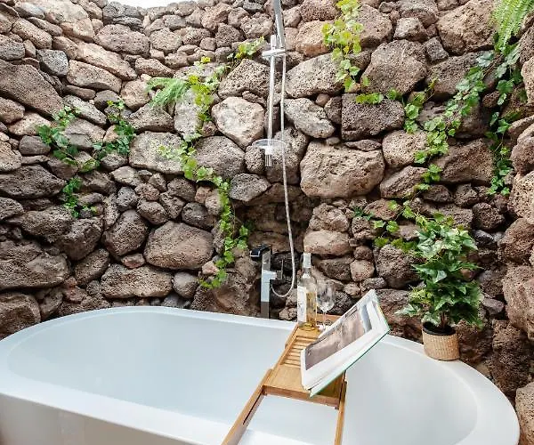 Villa Infinity: Panoramic Sea Views & Private Heated Pool *