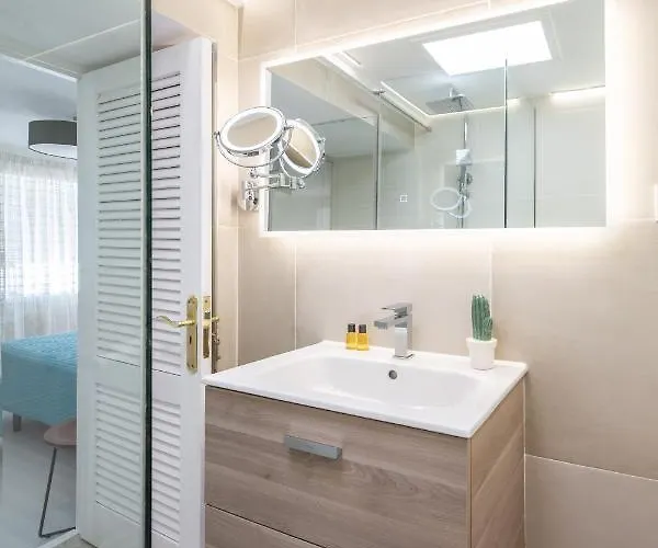 Infinity: Panoramic Sea Views & Private Heated Pool *