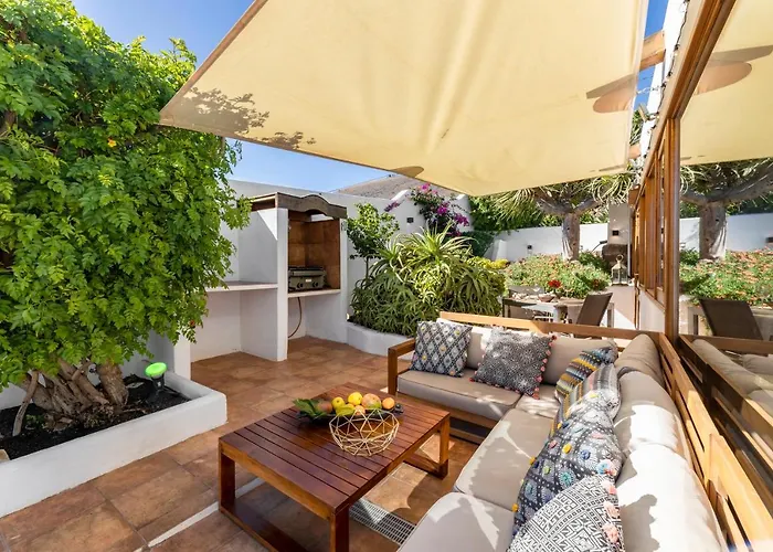 Infinity: Panoramic Sea Views & Private Heated Pool Tias